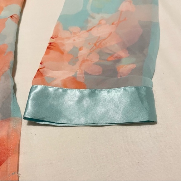 La Vie En Rose Floral Satin Button-Up Blouse Size XS - Picture 12 of 16